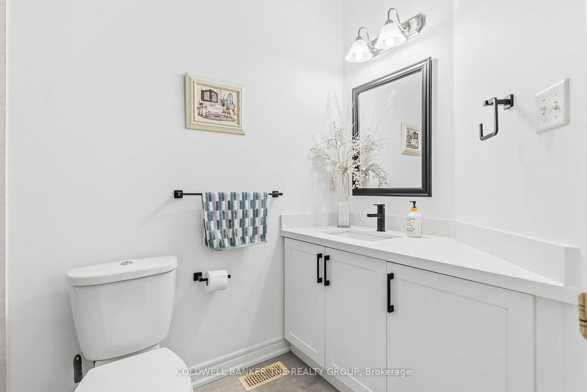 Photo 21 of 32 Robertson Davies Drive, Brampton, Snelgrove — HOMEH