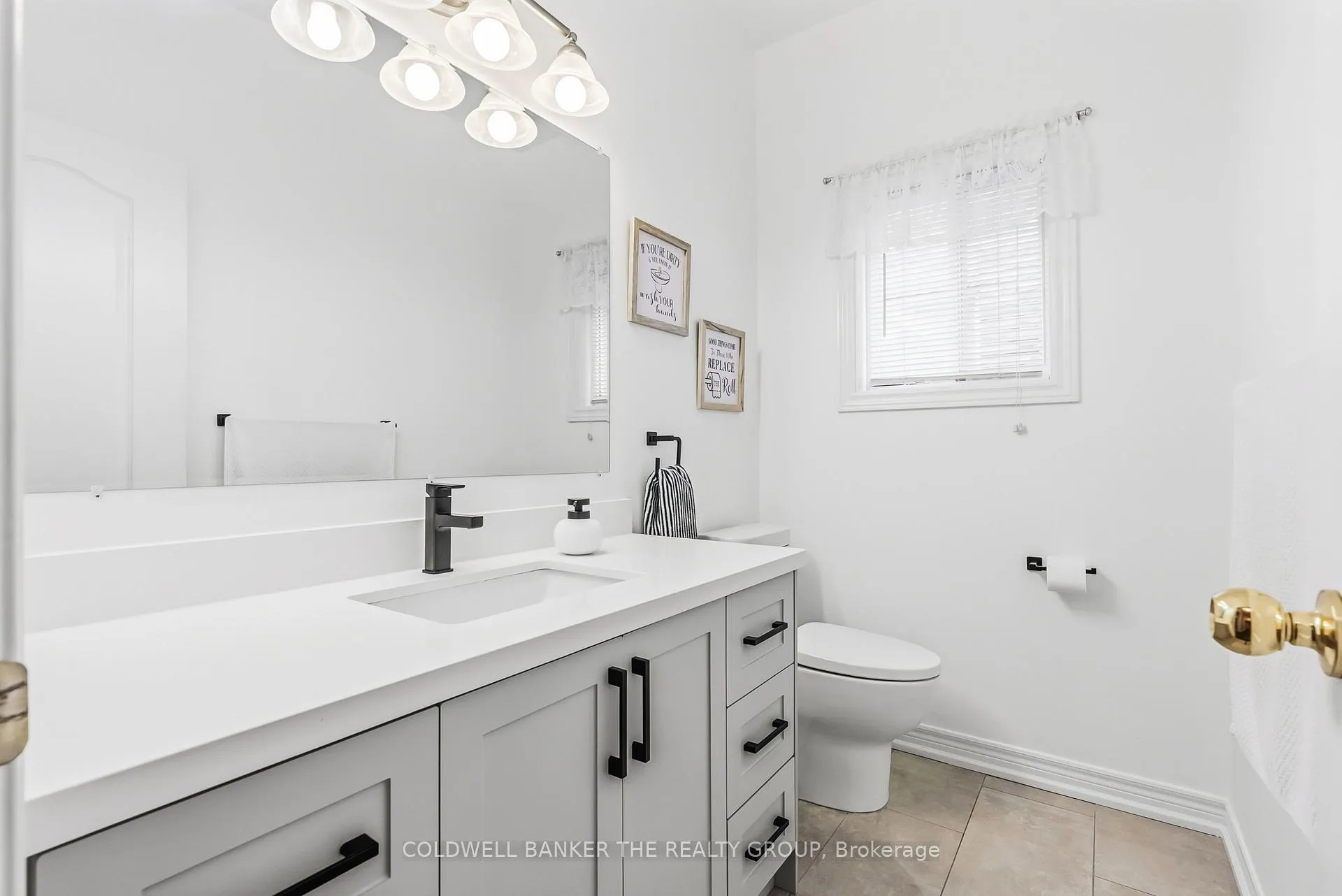 Photo 24 of 32 Robertson Davies Drive, Brampton, Snelgrove — HOMEH