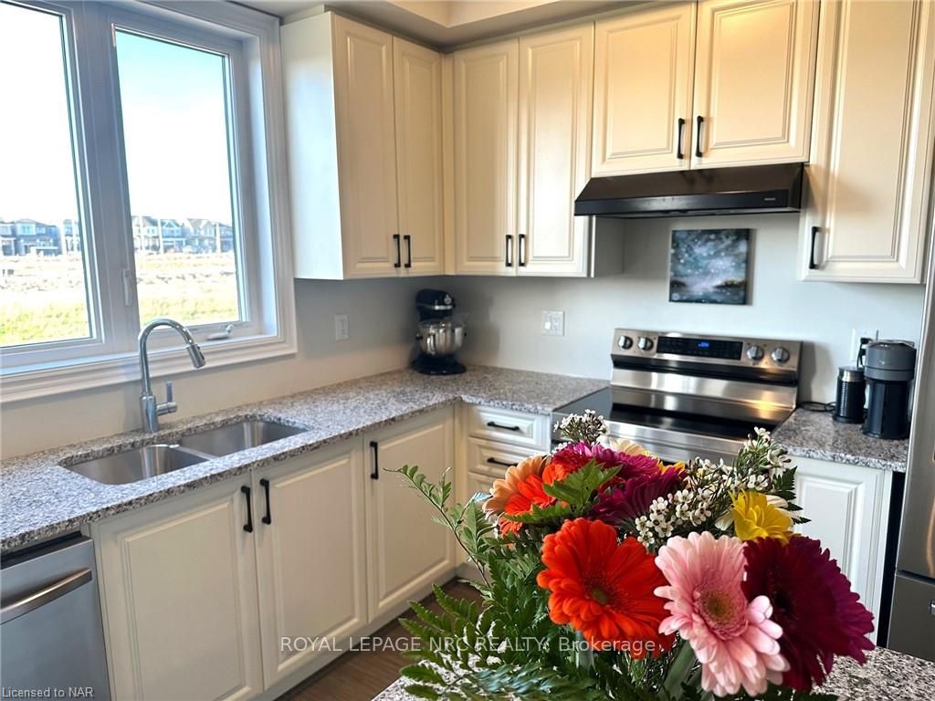 Photo 14 of 71 Vanilla Trail, Thorold, Rolling Meadows — HOMEH