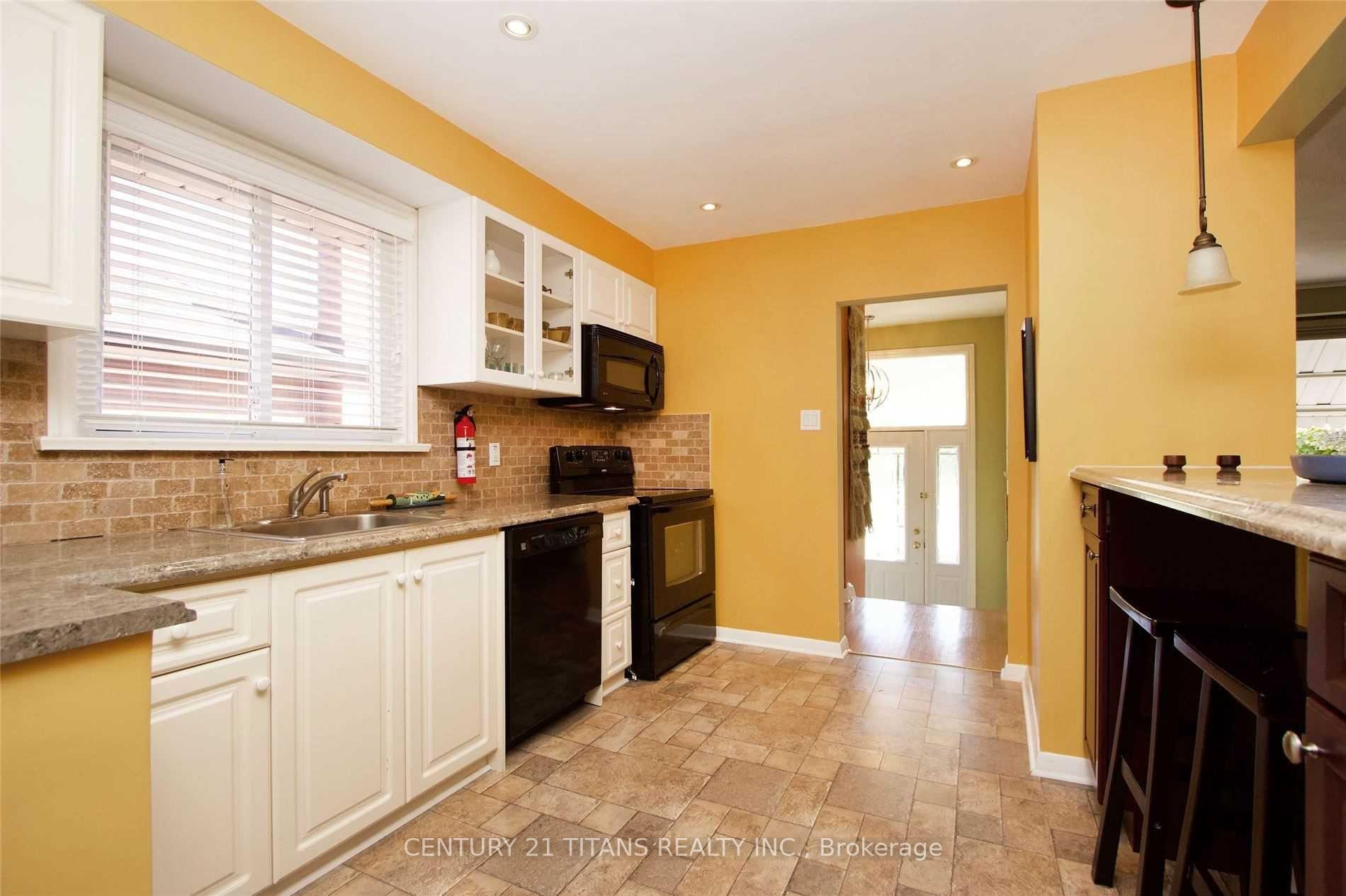 Photo 2 of 38 Rochman Boulevard, Scarborough, Woburn — HOMEH