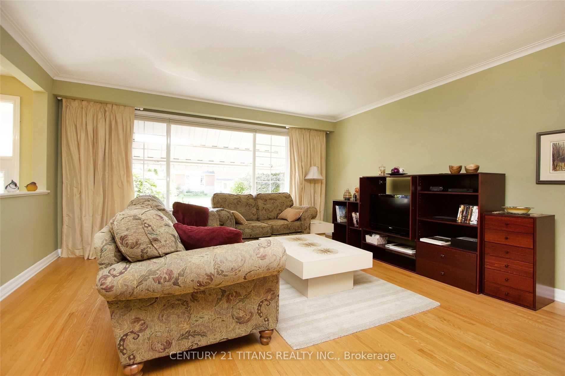 Photo 3 of 38 Rochman Boulevard, Scarborough, Woburn — HOMEH