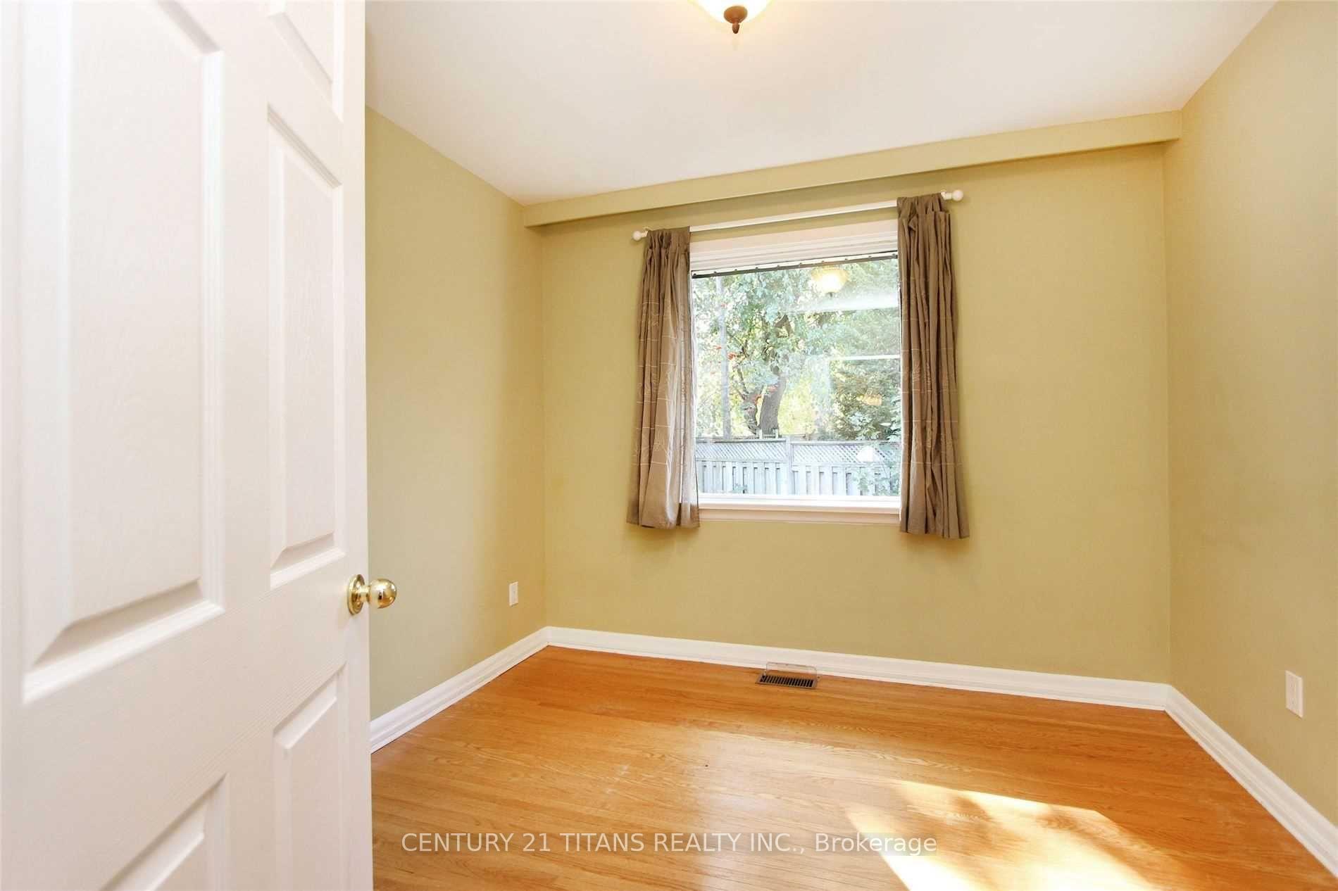 Photo 7 of 38 Rochman Boulevard, Scarborough, Woburn — HOMEH