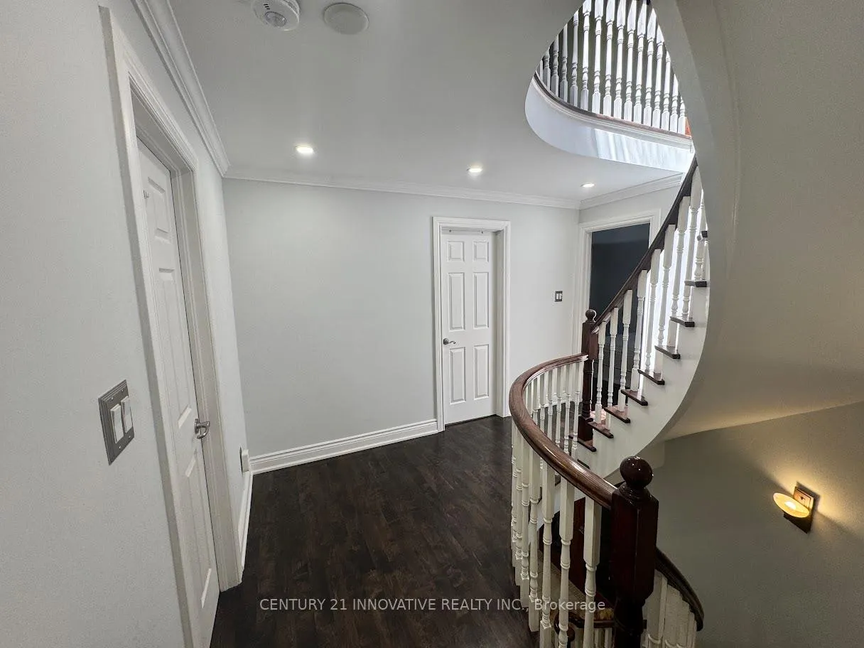 Photo 12 of 23 Linden Crescent, Brampton, Westgate — HOMEH