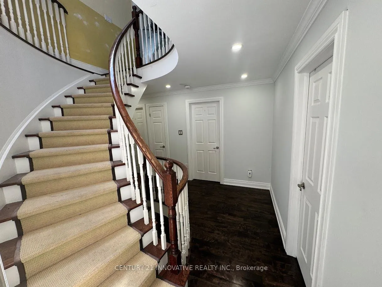 Photo 20 of 23 Linden Crescent, Brampton, Westgate — HOMEH