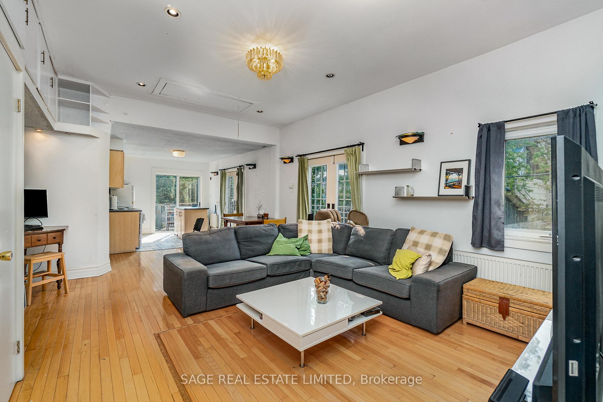 Photo 3 of Unit Upper, 325 Lippincott Street, Toronto, University — HOMEH