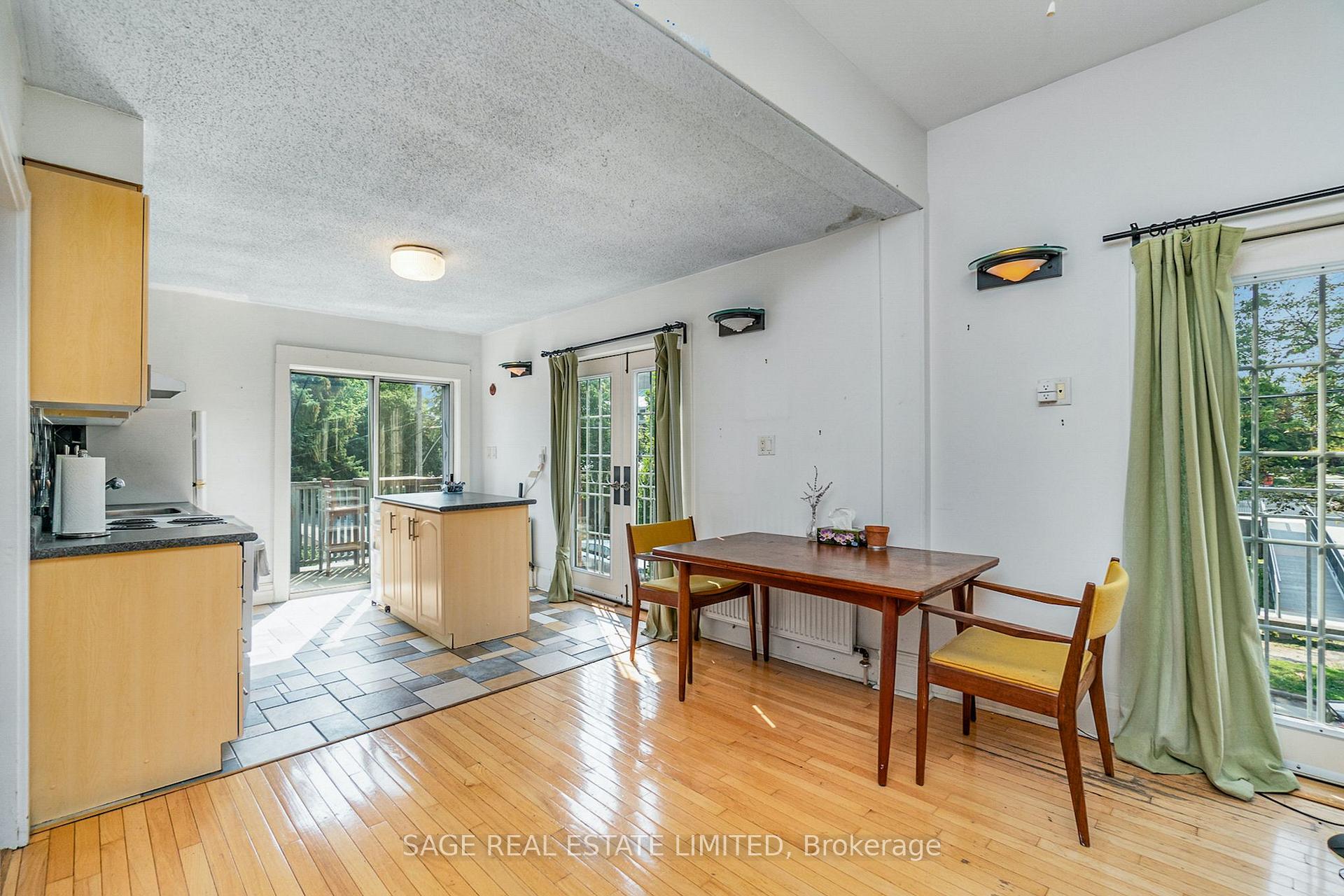 Photo 7 of Unit Upper, 325 Lippincott Street, Toronto, University — HOMEH