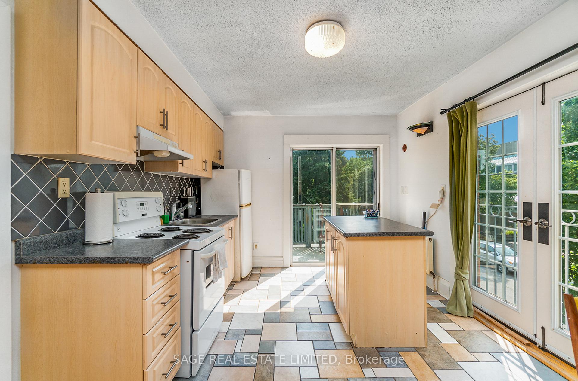 Photo 11 of Unit Upper, 325 Lippincott Street, Toronto, University — HOMEH