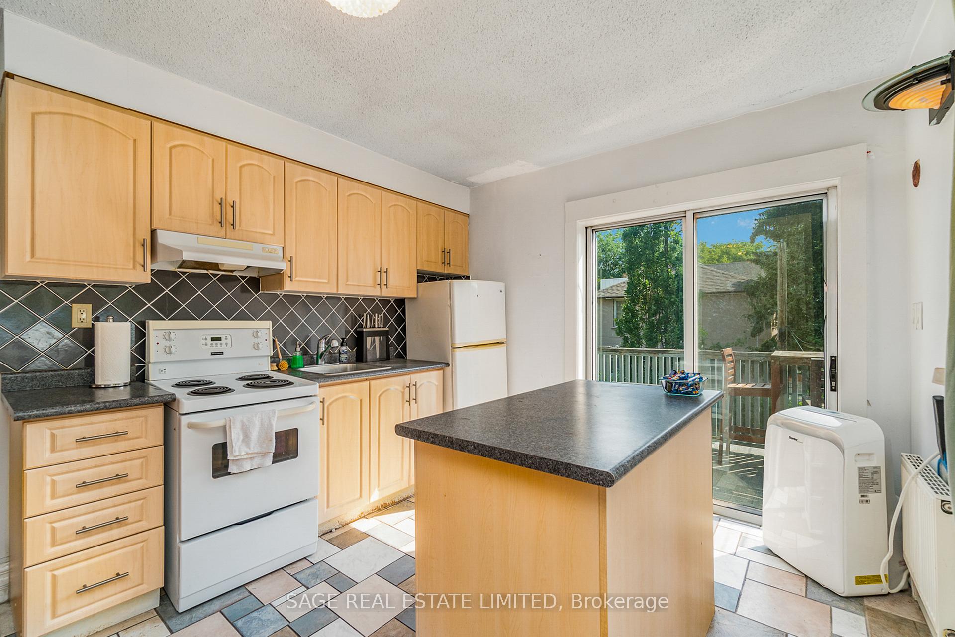 Photo 12 of Unit Upper, 325 Lippincott Street, Toronto, University — HOMEH