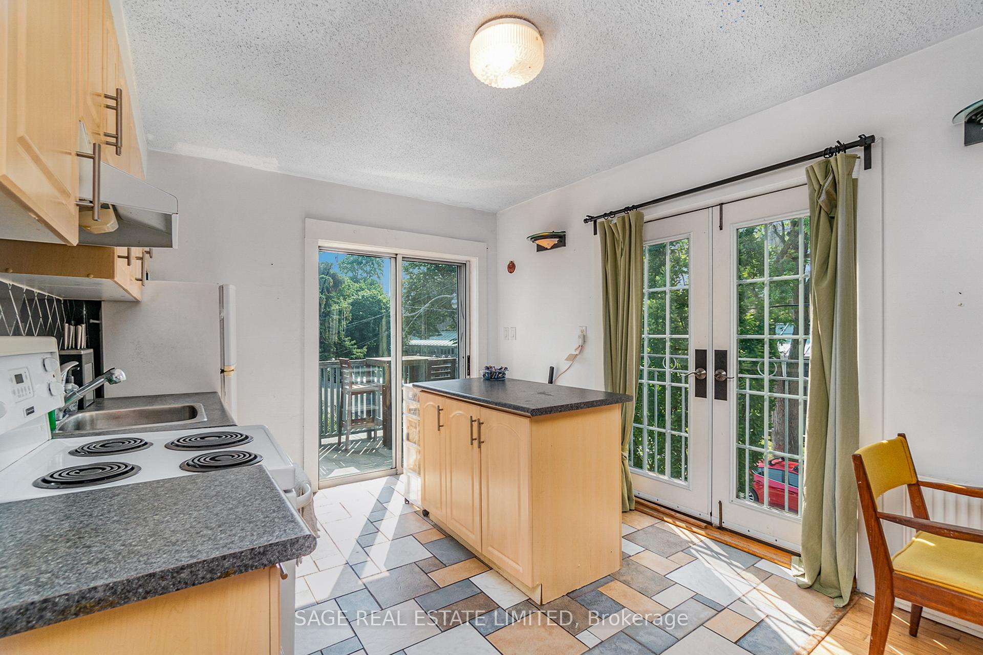 Photo 14 of Unit Upper, 325 Lippincott Street, Toronto, University — HOMEH