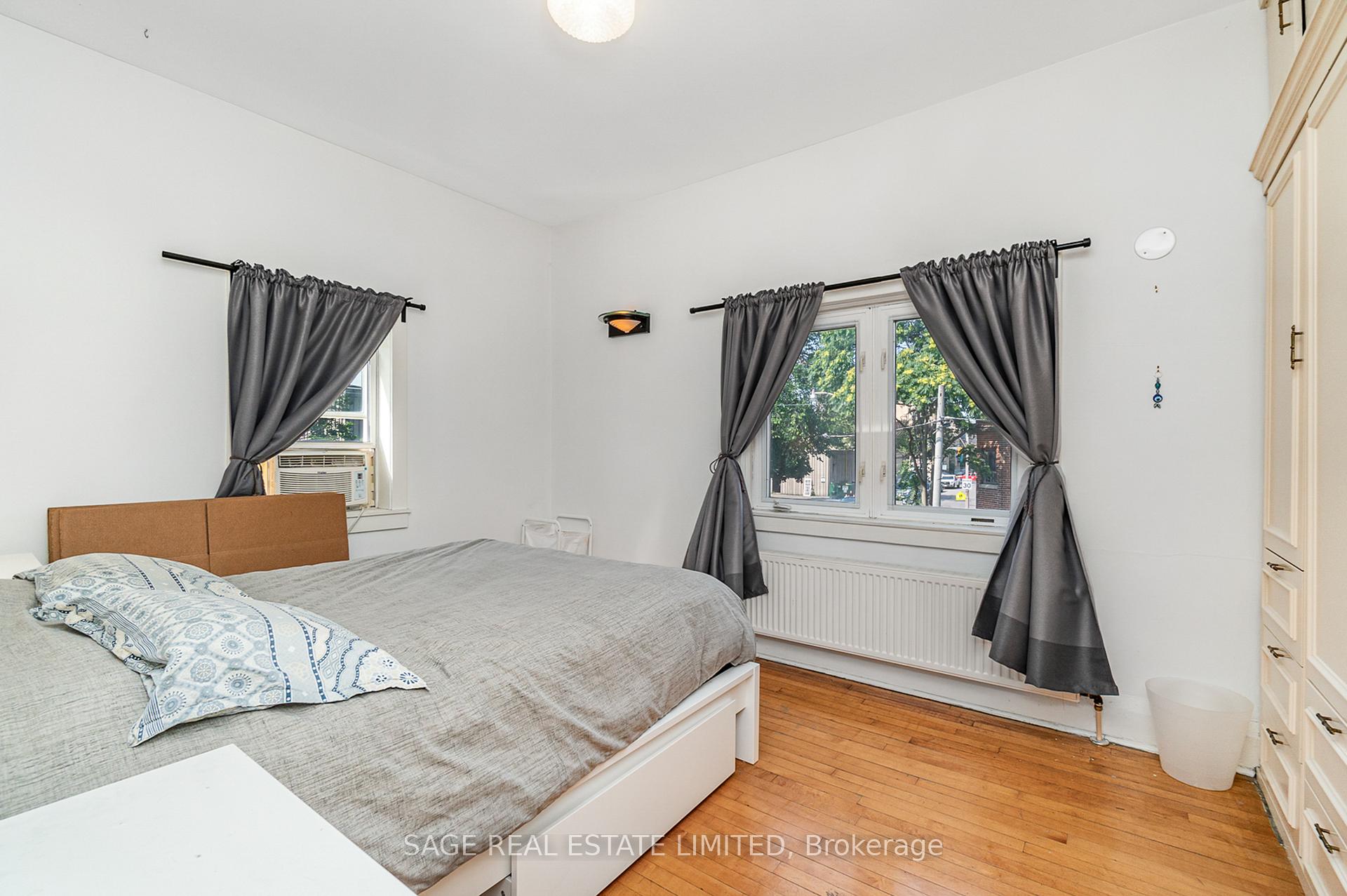 Photo 18 of Unit Upper, 325 Lippincott Street, Toronto, University — HOMEH