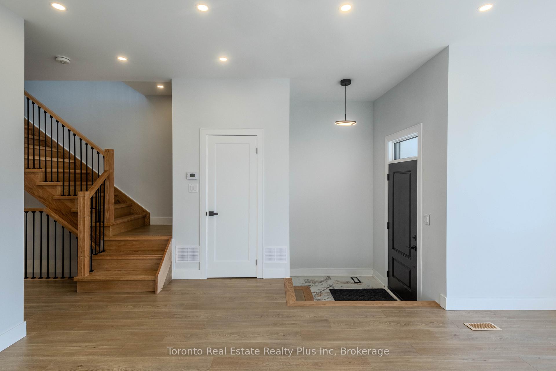 Photo 3 of 223 Robina Ave, Toronto, Oakwood Village — HOMEH