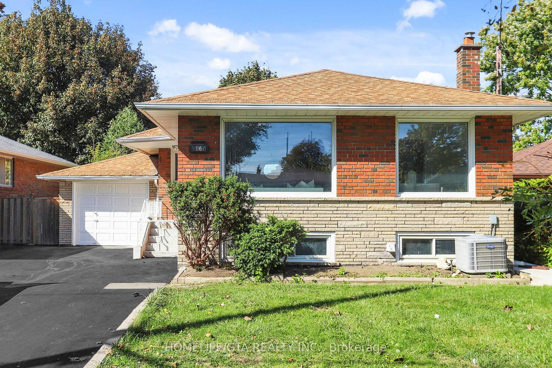 Photo 1 of 16 Woolwick Drive, Scarborough, Woburn — HOMEH