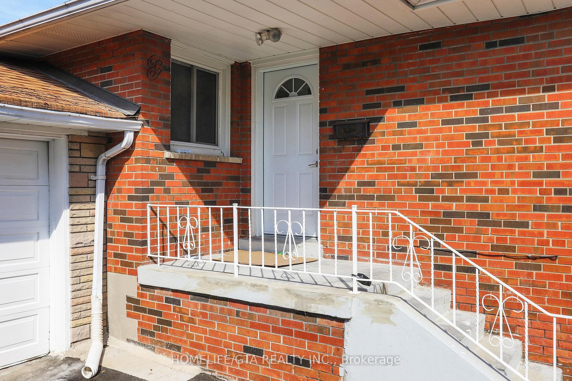 Photo 2 of 16 Woolwick Drive, Scarborough, Woburn — HOMEH