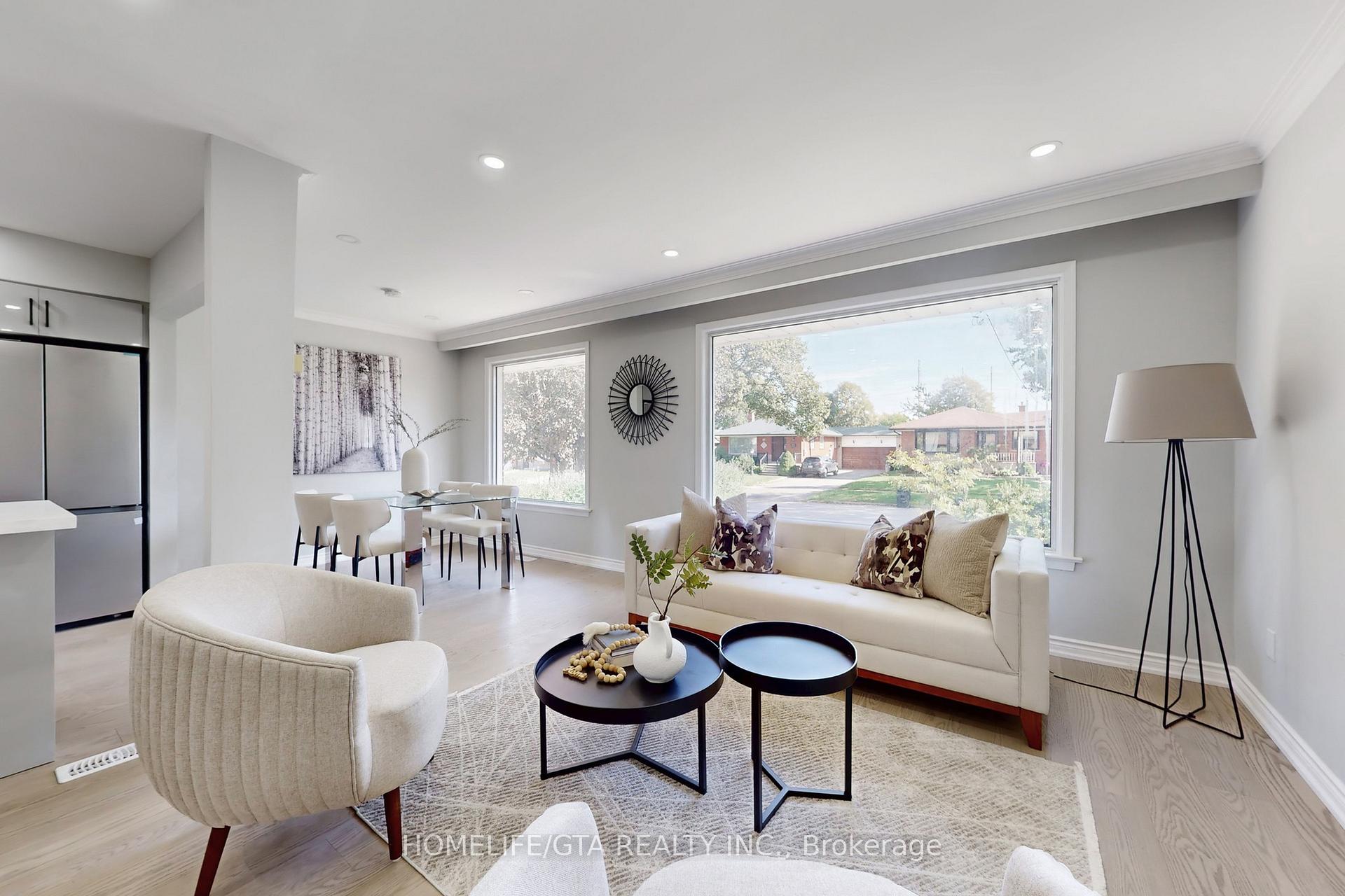Photo 3 of 16 Woolwick Drive, Scarborough, Woburn — HOMEH