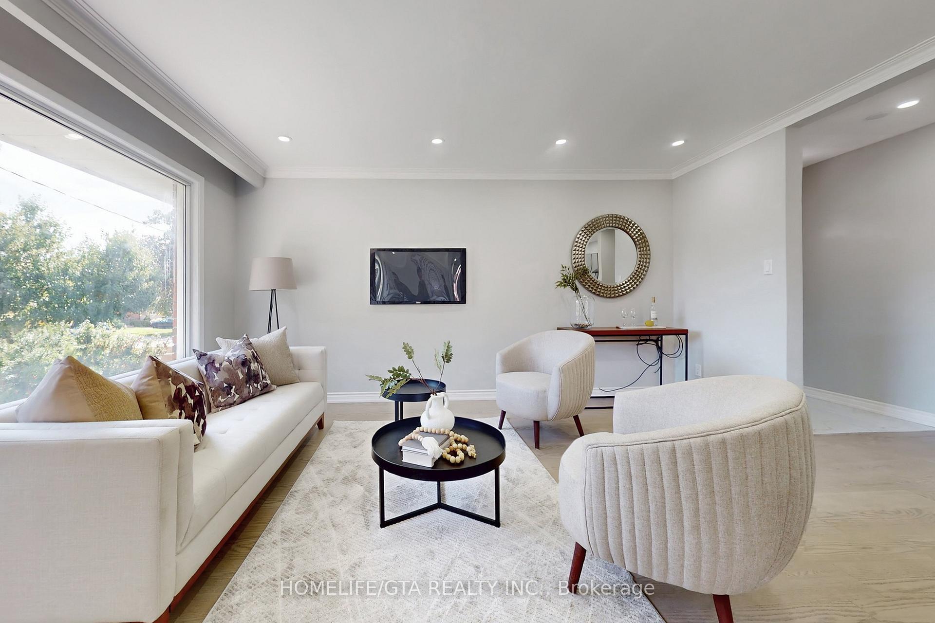 Photo 4 of 16 Woolwick Drive, Scarborough, Woburn — HOMEH