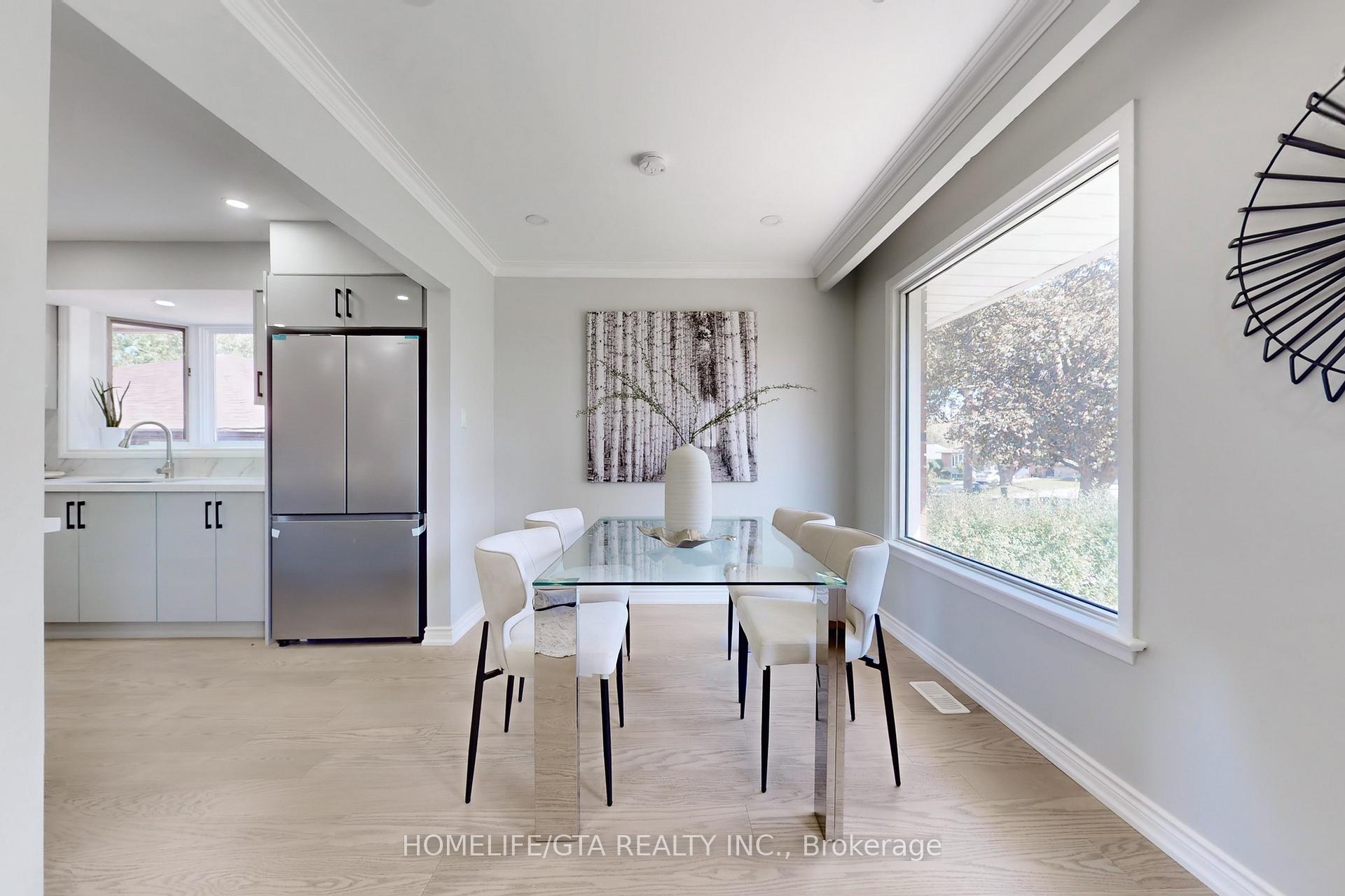 Photo 7 of 16 Woolwick Drive, Scarborough, Woburn — HOMEH
