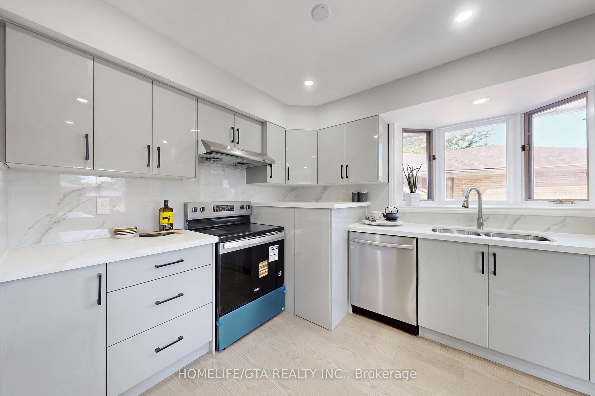 Photo 12 of 16 Woolwick Drive, Scarborough, Woburn — HOMEH