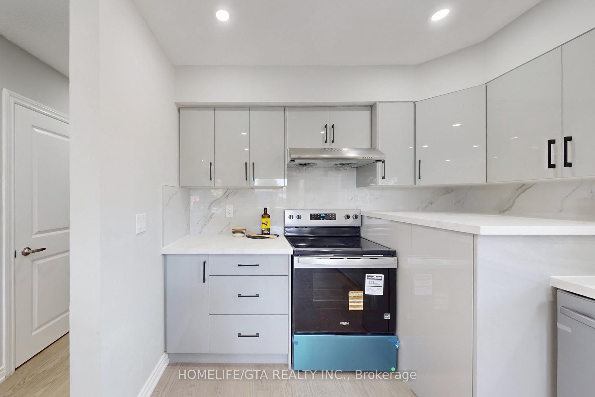 Photo 15 of 16 Woolwick Drive, Scarborough, Woburn — HOMEH