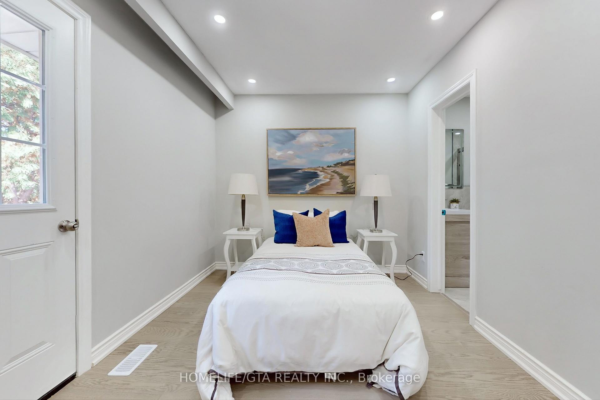 Photo 17 of 16 Woolwick Drive, Scarborough, Woburn — HOMEH