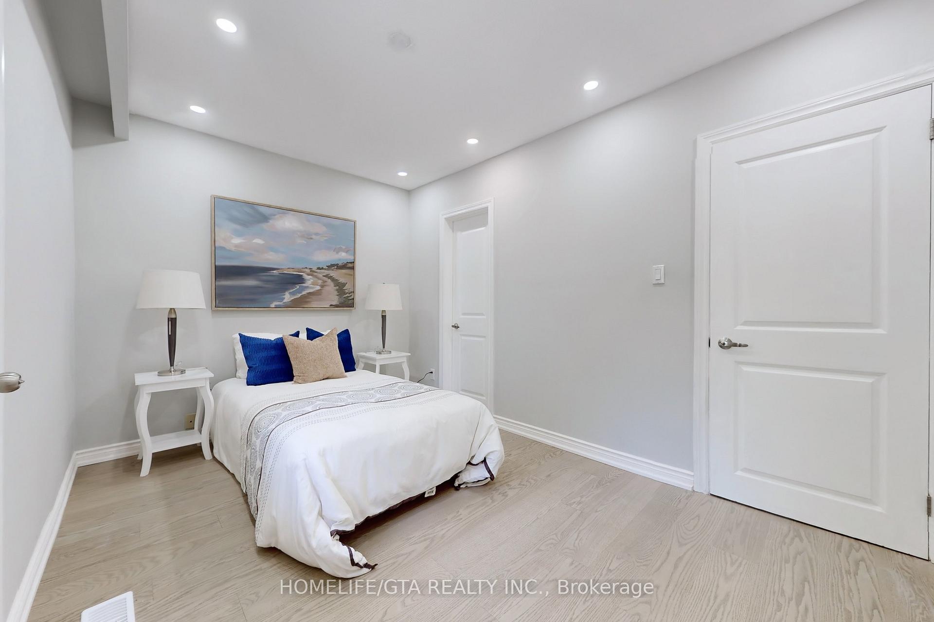 Photo 18 of 16 Woolwick Drive, Scarborough, Woburn — HOMEH