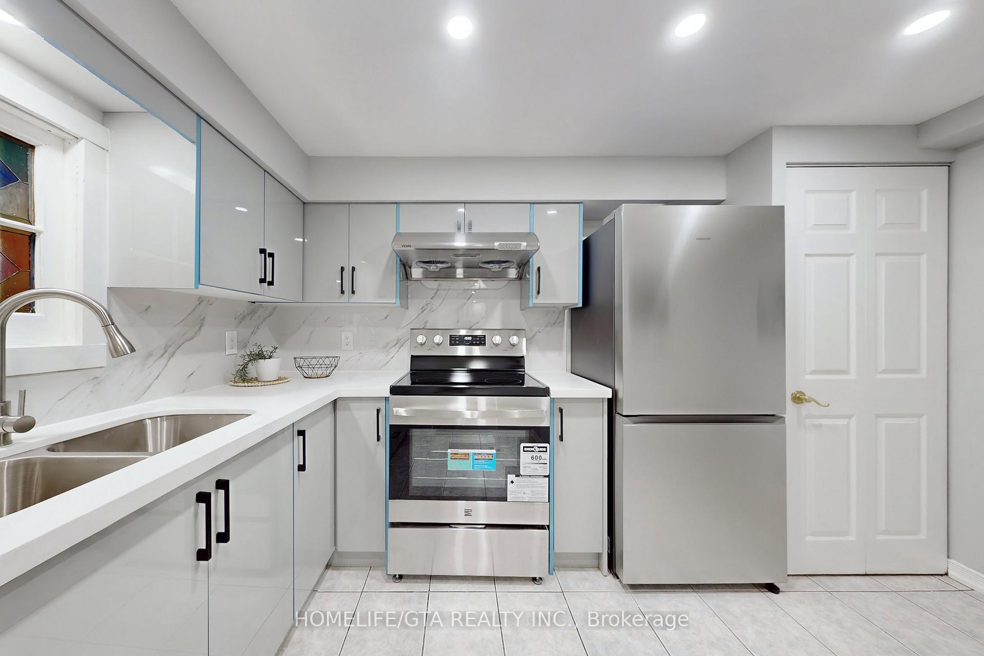 Photo 33 of 16 Woolwick Drive, Scarborough, Woburn — HOMEH