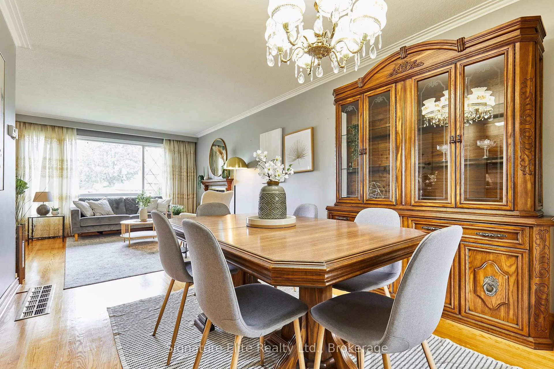 Photo 13 of 4 Cora Crescent, Scarborough, Bendale — HOMEH