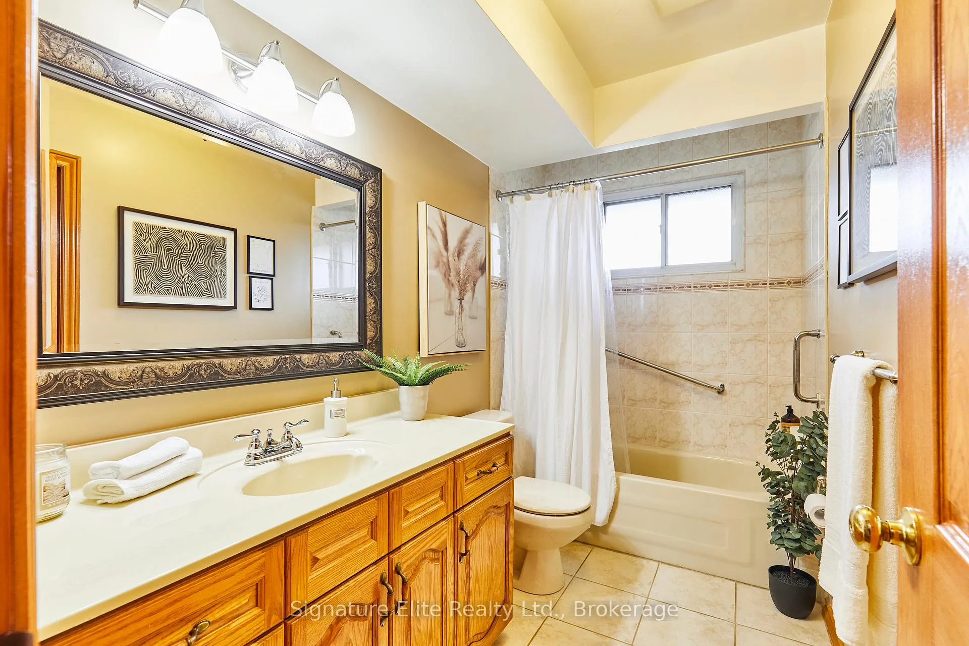 Photo 21 of 4 Cora Crescent, Scarborough, Bendale — HOMEH