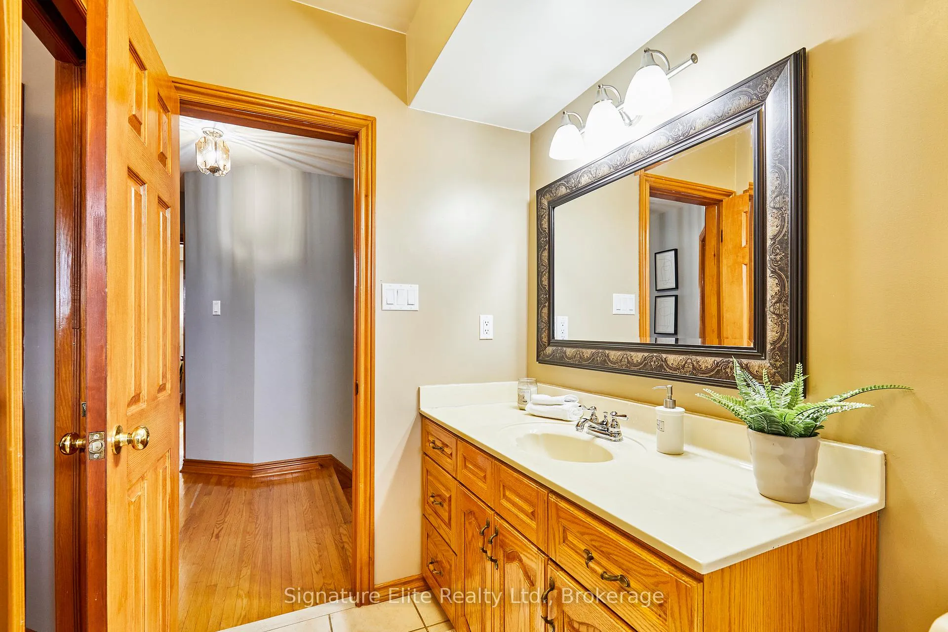 Photo 22 of 4 Cora Crescent, Scarborough, Bendale — HOMEH