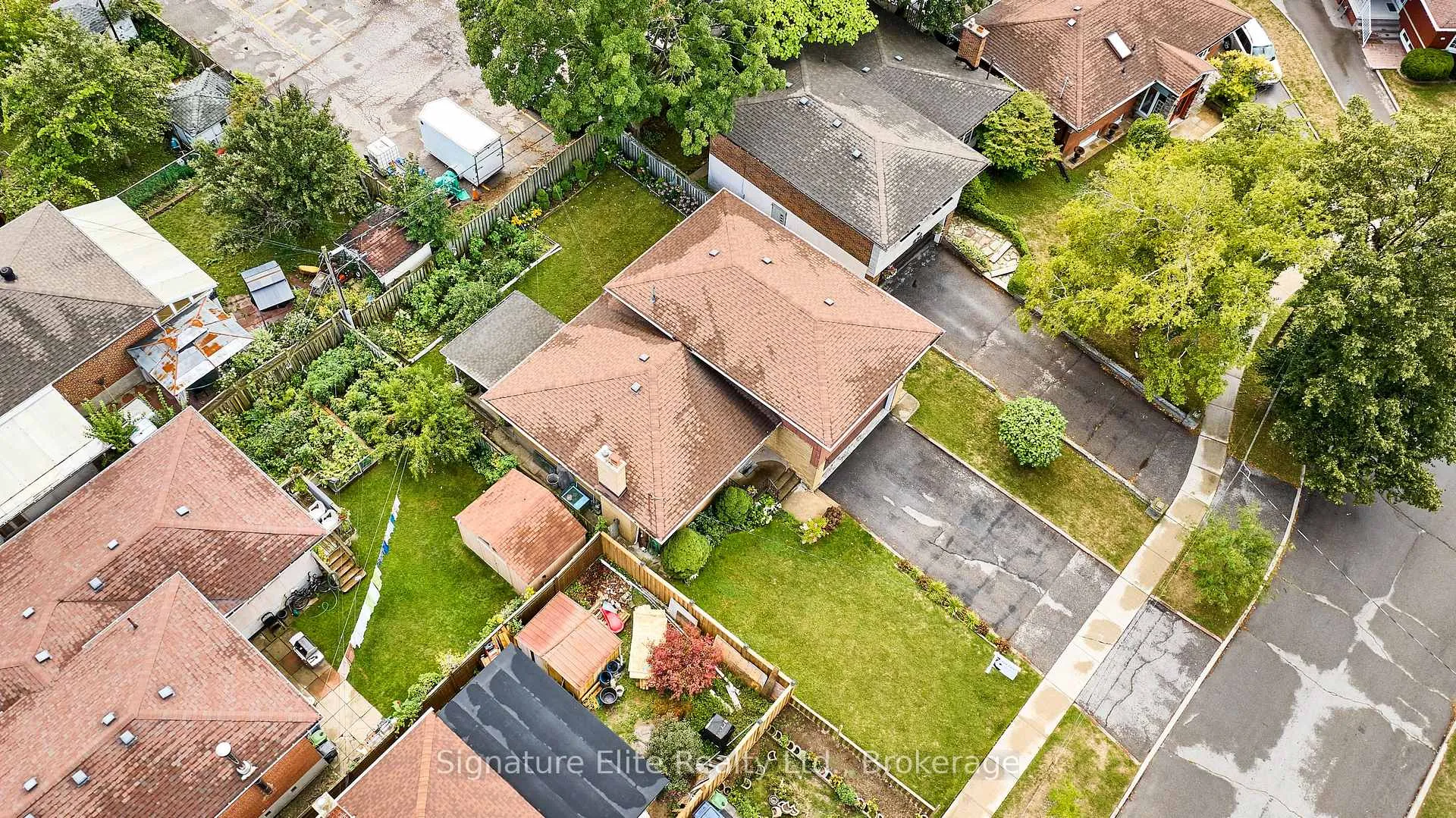 Photo 37 of 4 Cora Crescent, Scarborough, Bendale — HOMEH