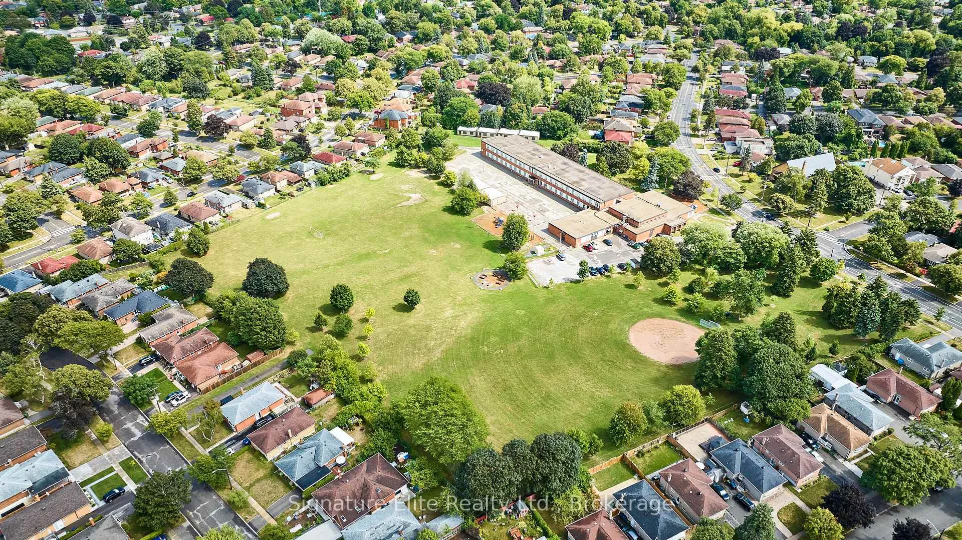 Photo 39 of 4 Cora Crescent, Scarborough, Bendale — HOMEH