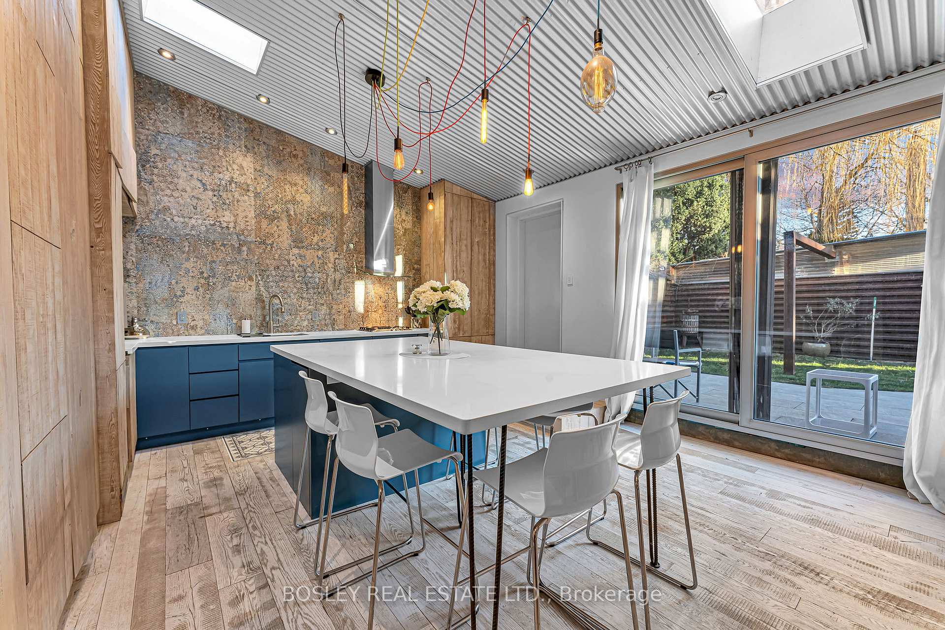 Photo 3 of 15 Peyton Lane, Toronto, South Riverdale — HOMEH