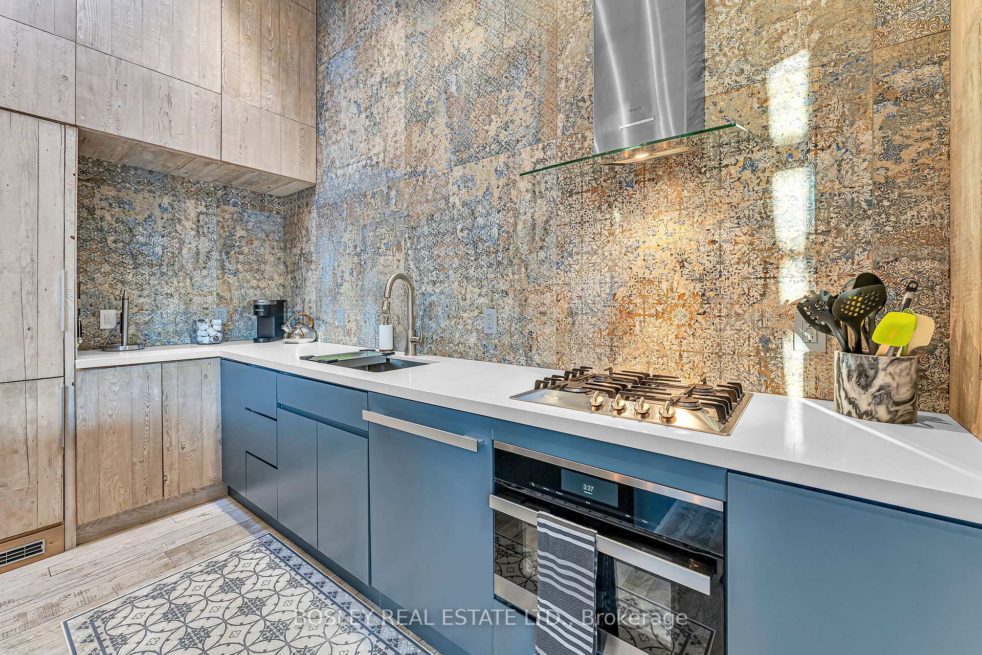 Photo 5 of 15 Peyton Lane, Toronto, South Riverdale — HOMEH