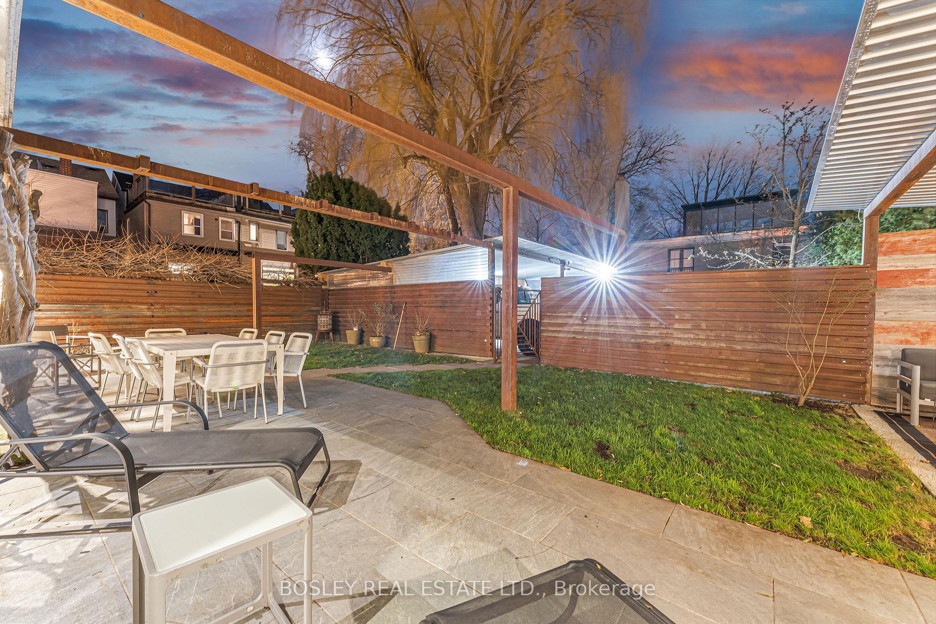 Photo 34 of 15 Peyton Lane, Toronto, South Riverdale — HOMEH