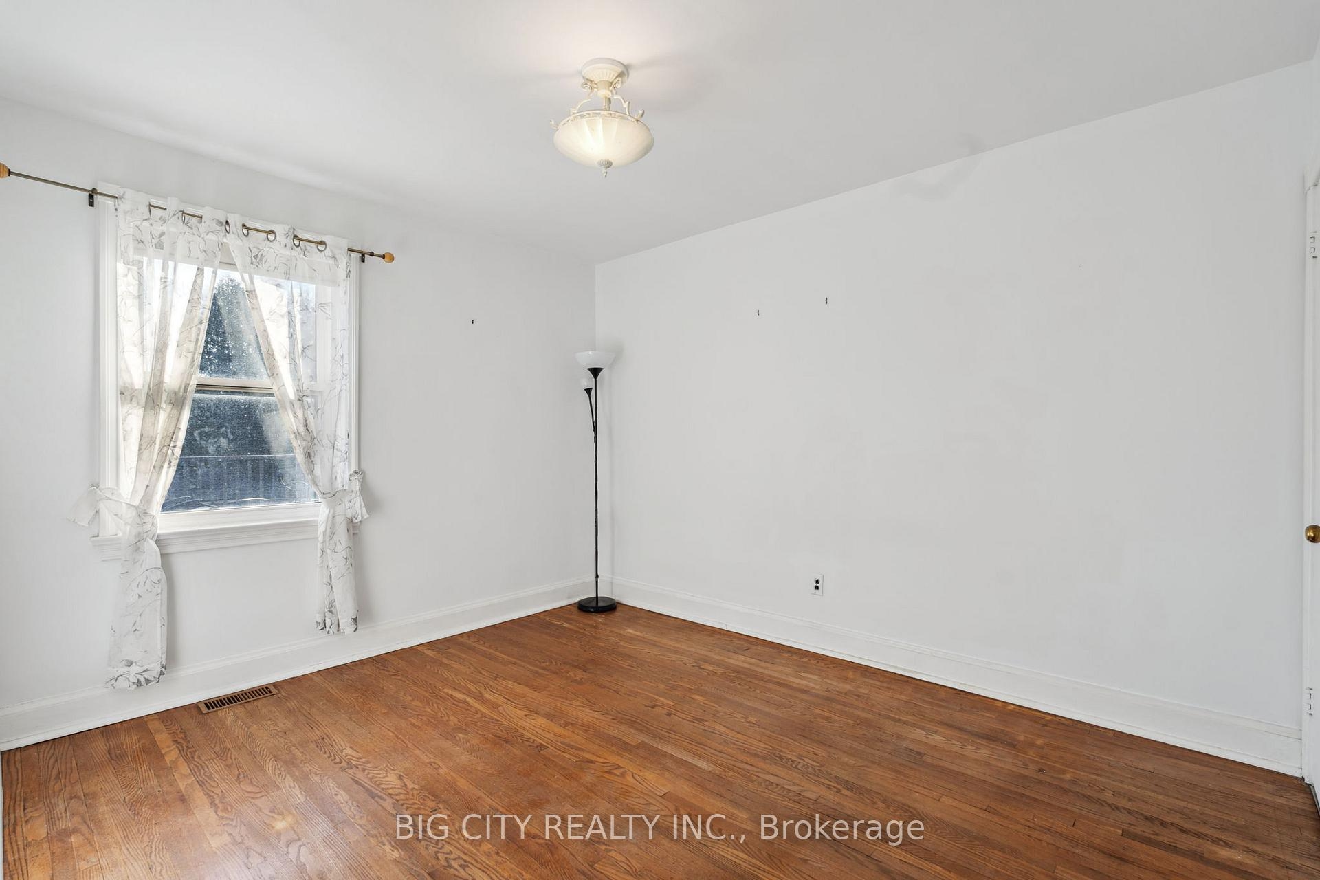 Photo 15 of Unit Main, 21 Amsterdam Avenue, Toronto, O'Connor-Parkview — HOMEH