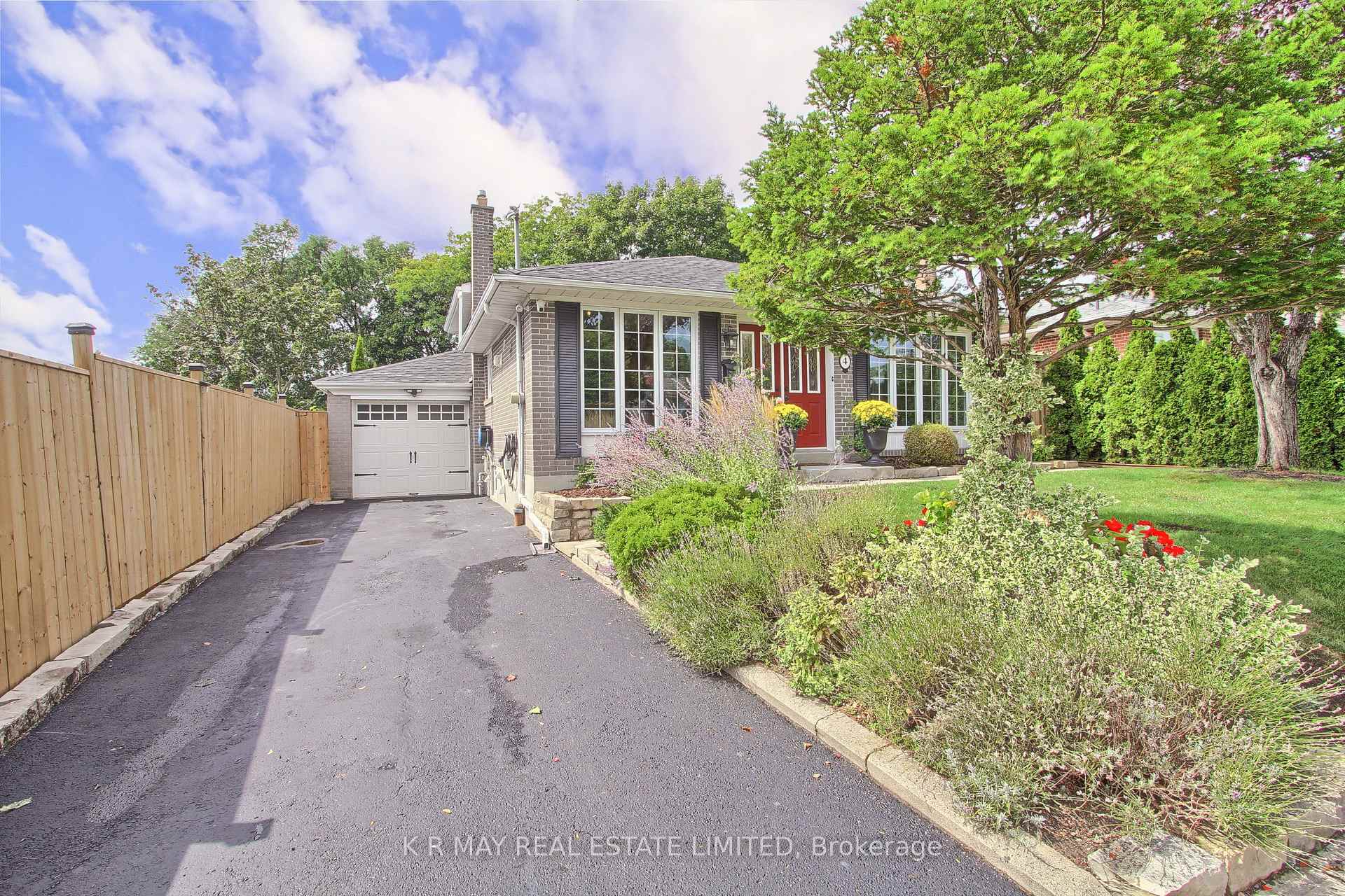 Photo 1 of 4 Mayhill Crescent, Scarborough, Woburn — HOMEH