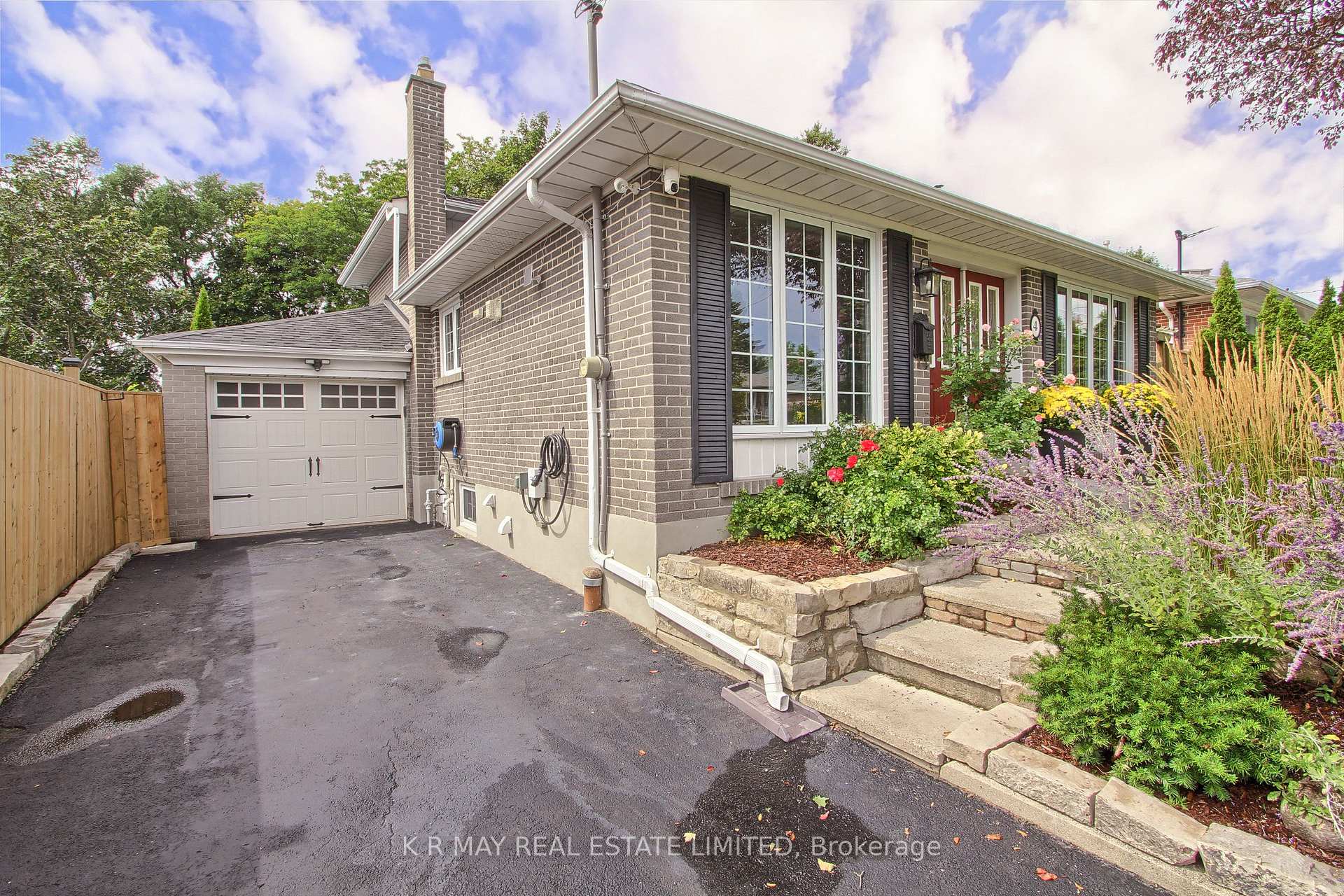 Photo 4 of 4 Mayhill Crescent, Scarborough, Woburn — HOMEH