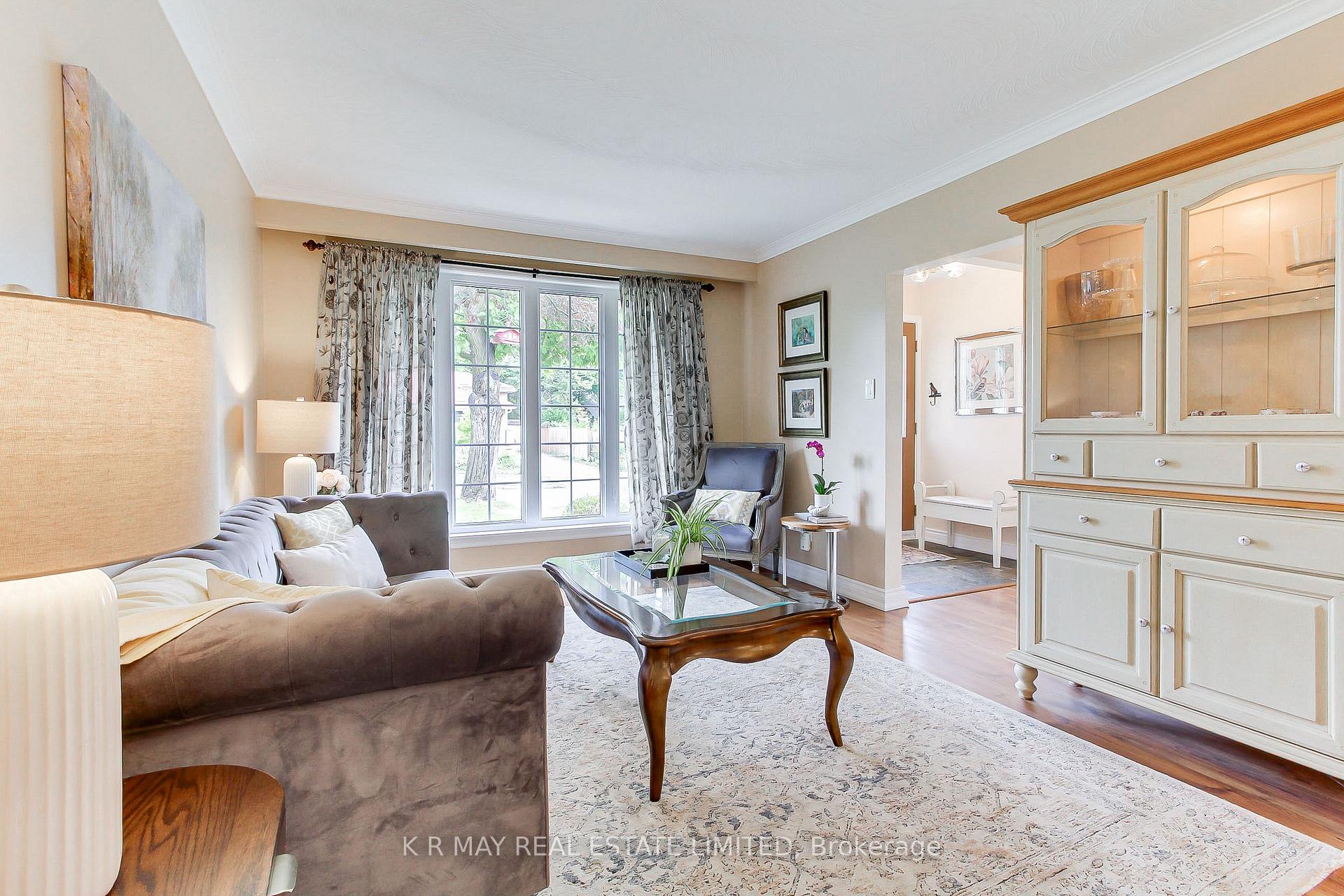 Photo 9 of 4 Mayhill Crescent, Scarborough, Woburn — HOMEH