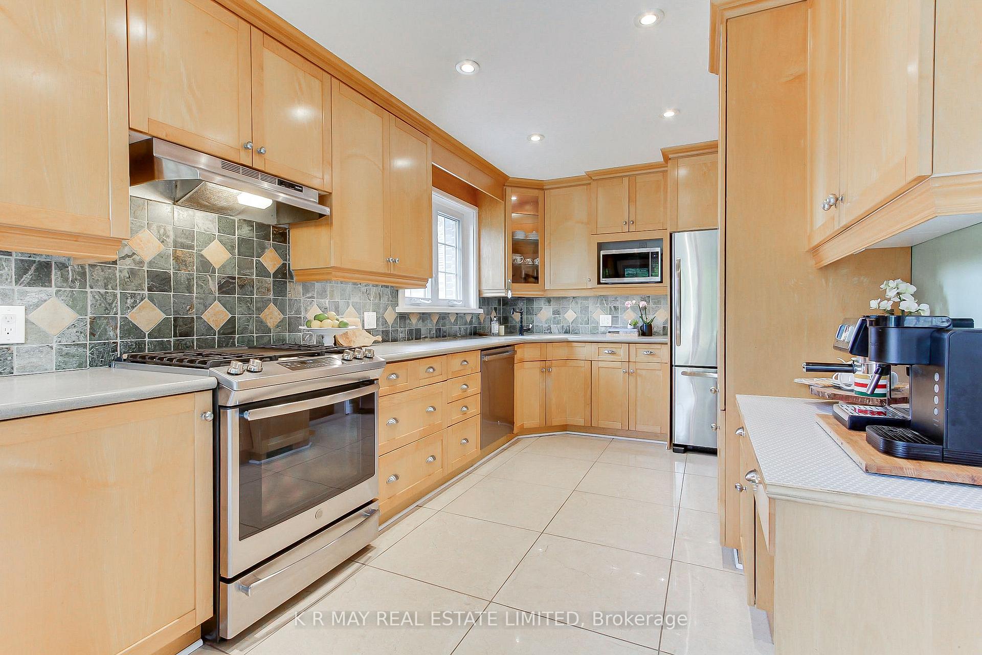 Photo 16 of 4 Mayhill Crescent, Scarborough, Woburn — HOMEH