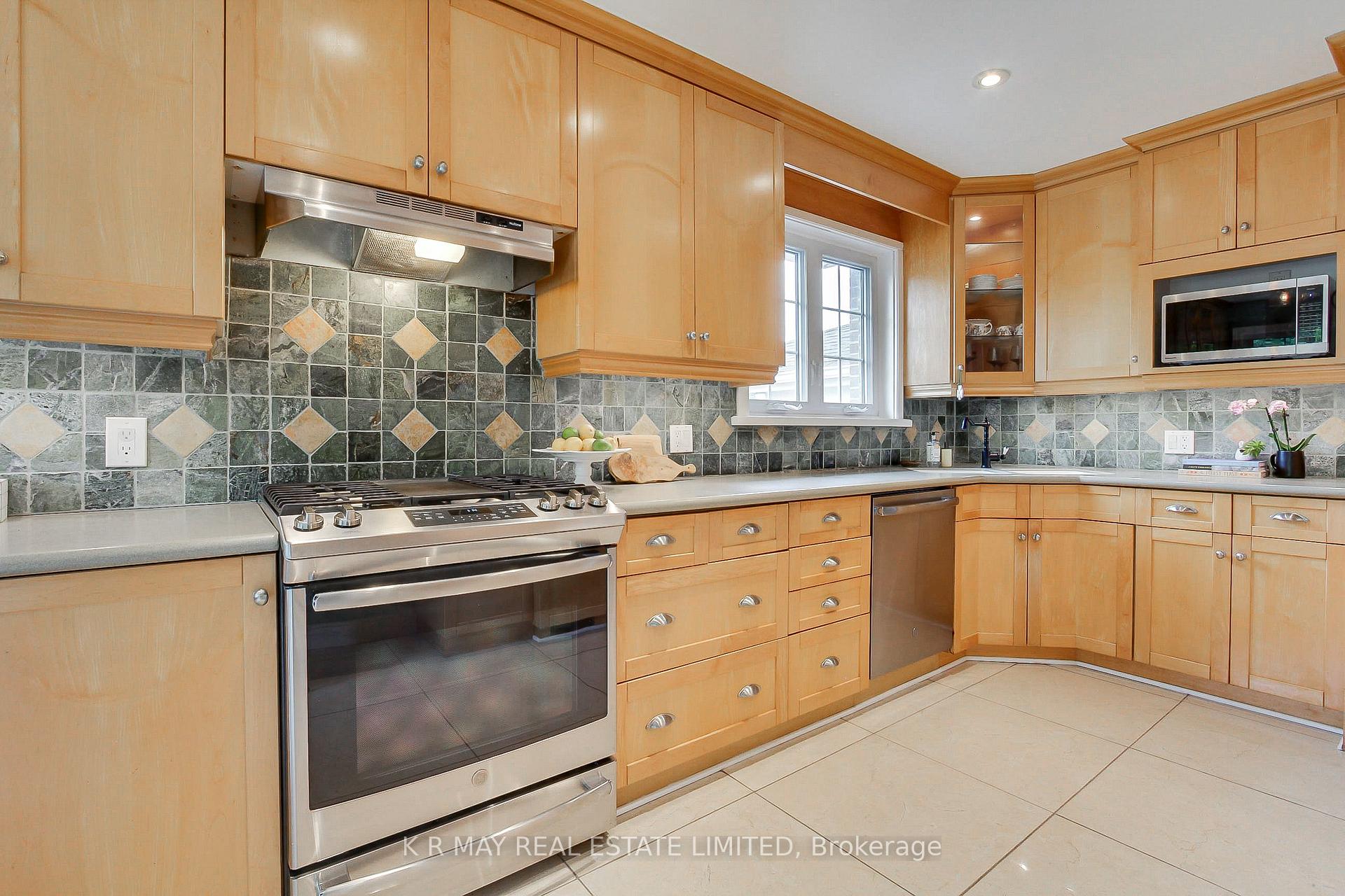 Photo 18 of 4 Mayhill Crescent, Scarborough, Woburn — HOMEH