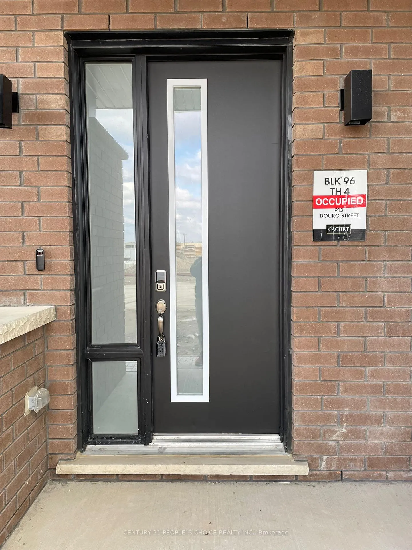 Photo 2 of 913 Douro Street, Stratford — HOMEH