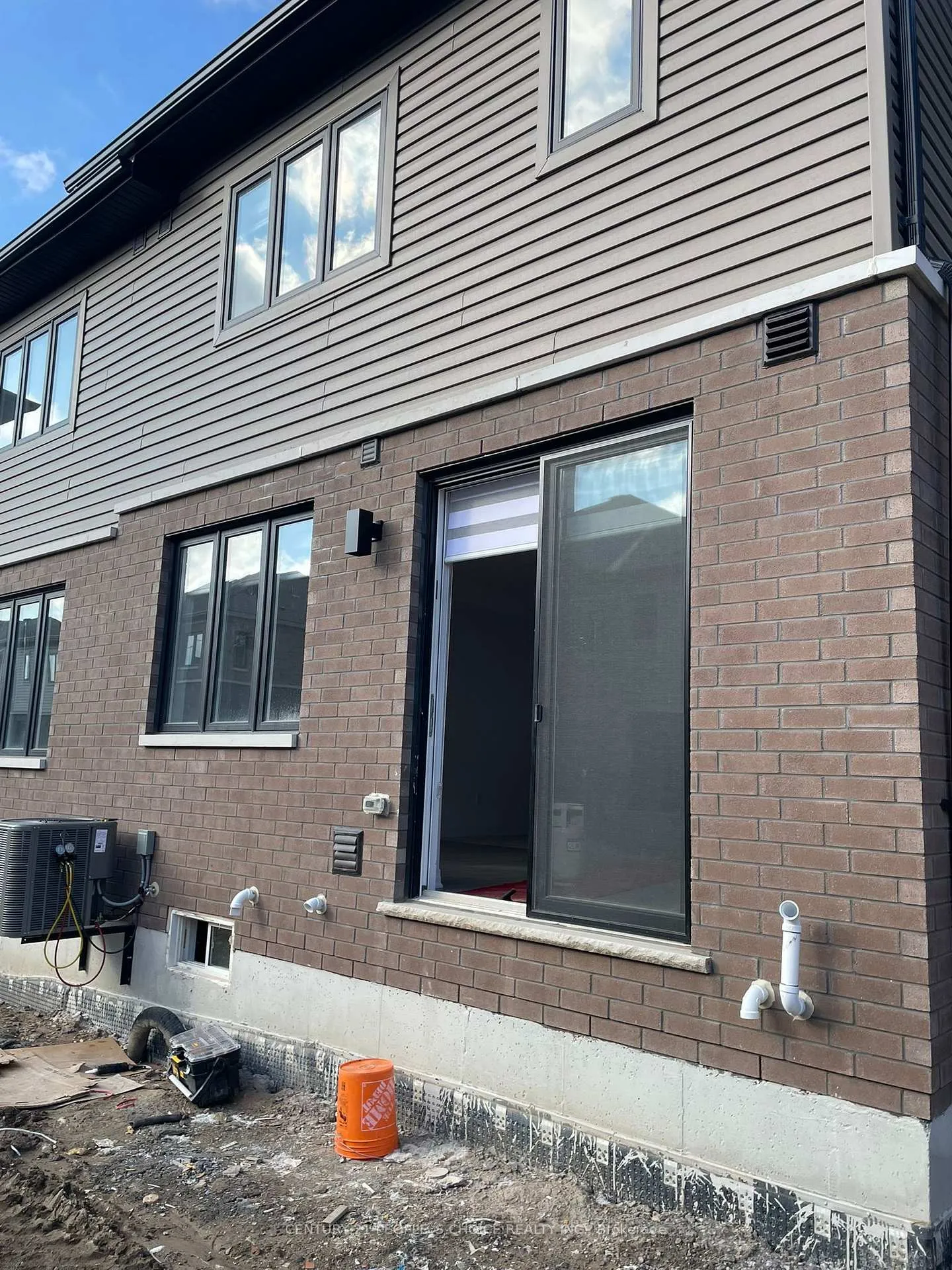 Photo 19 of 913 Douro Street, Stratford — HOMEH