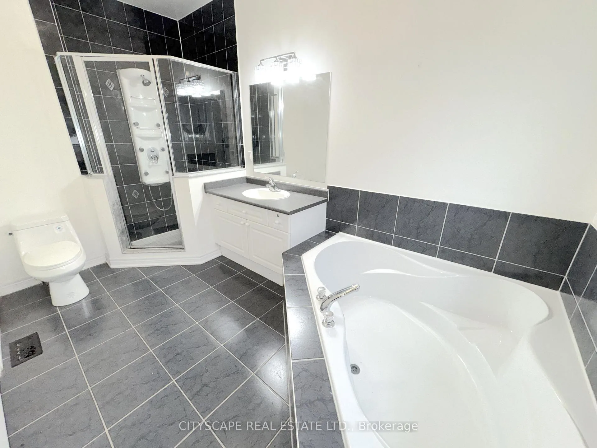Photo 21 of 114 Hoile Drive, Ajax, South East — HOMEH