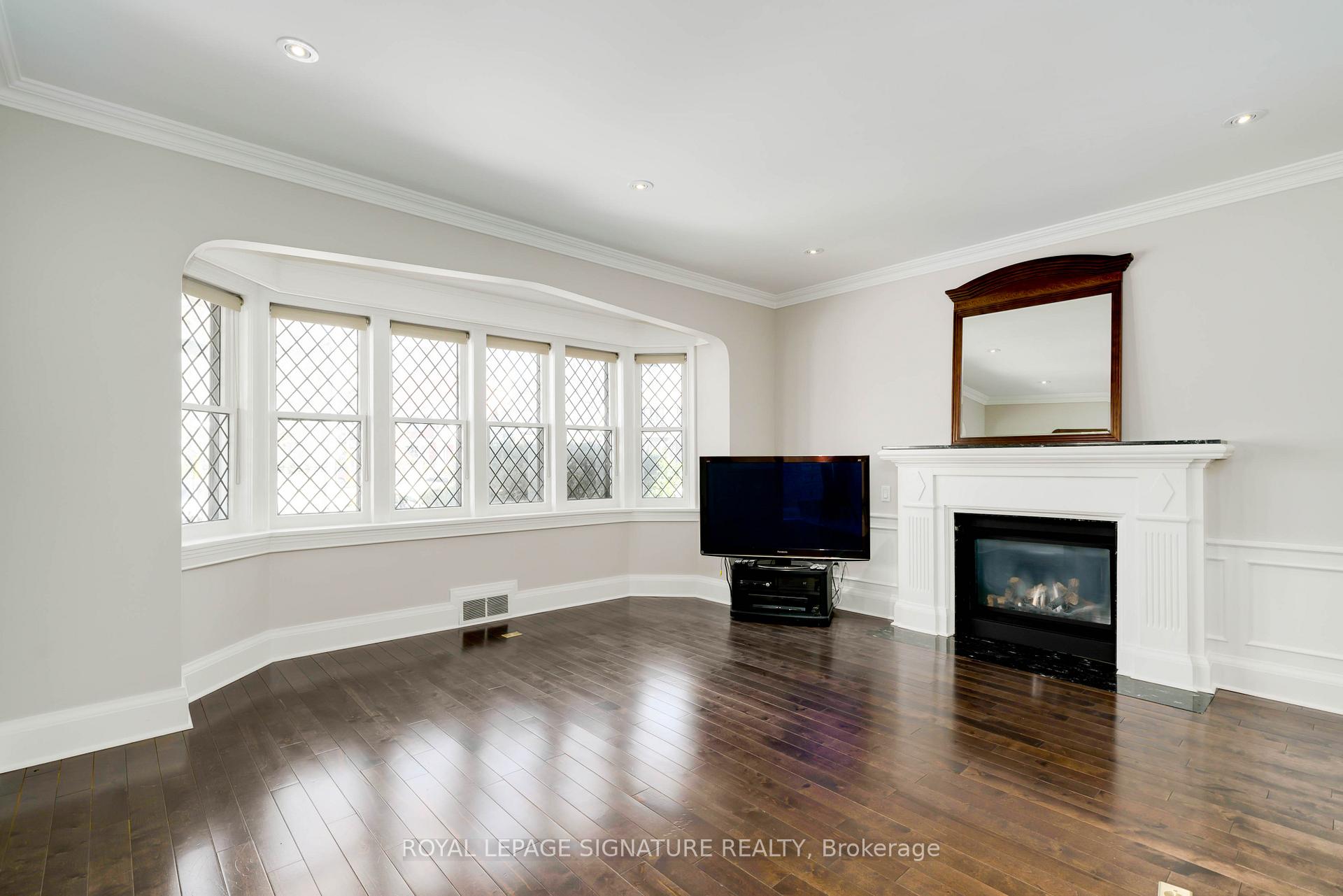 Photo 3 of 133 Chaplin Crescent, Toronto, Yonge-Eglinton — HOMEH