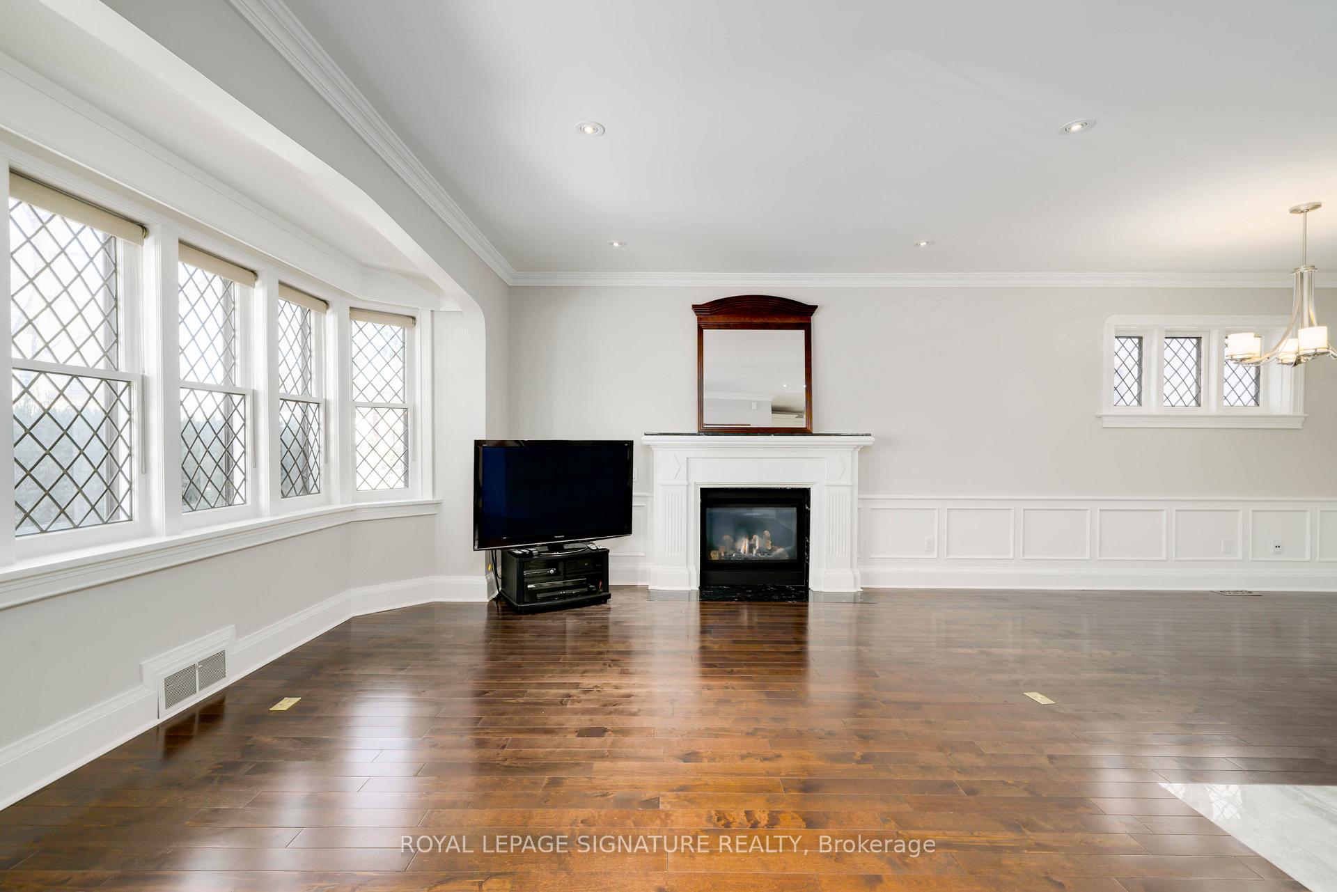 Photo 4 of 133 Chaplin Crescent, Toronto, Yonge-Eglinton — HOMEH