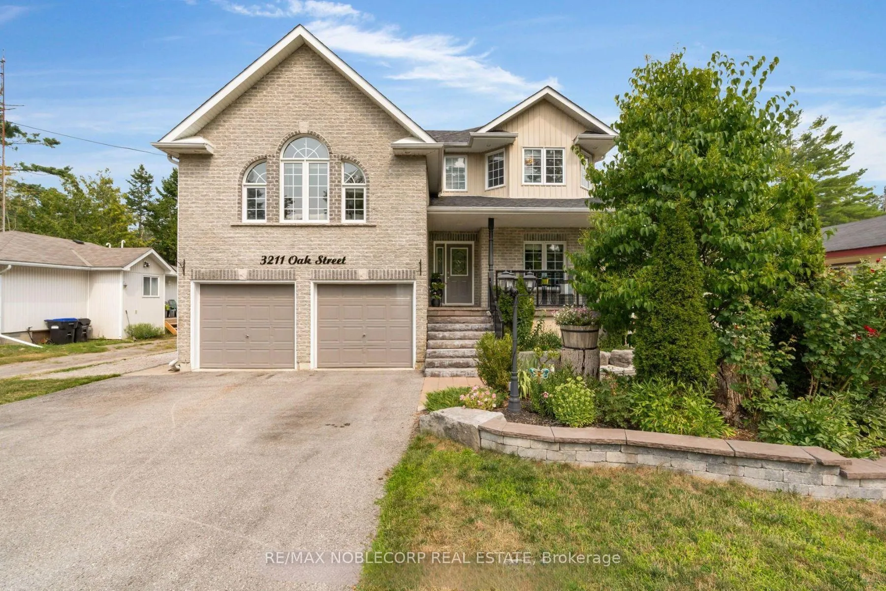 Photo 1 of 3211 Oak Street, Innisfil, Rural Innisfil — HOMEH
