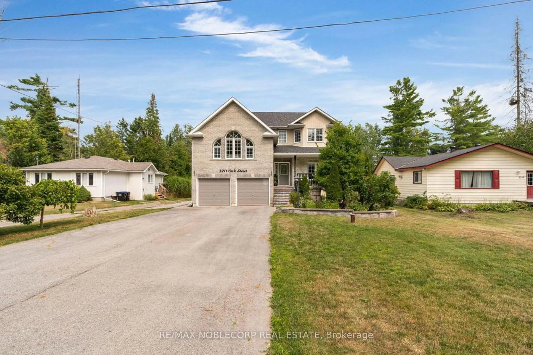 Photo 2 of 3211 Oak Street, Innisfil, Rural Innisfil — HOMEH