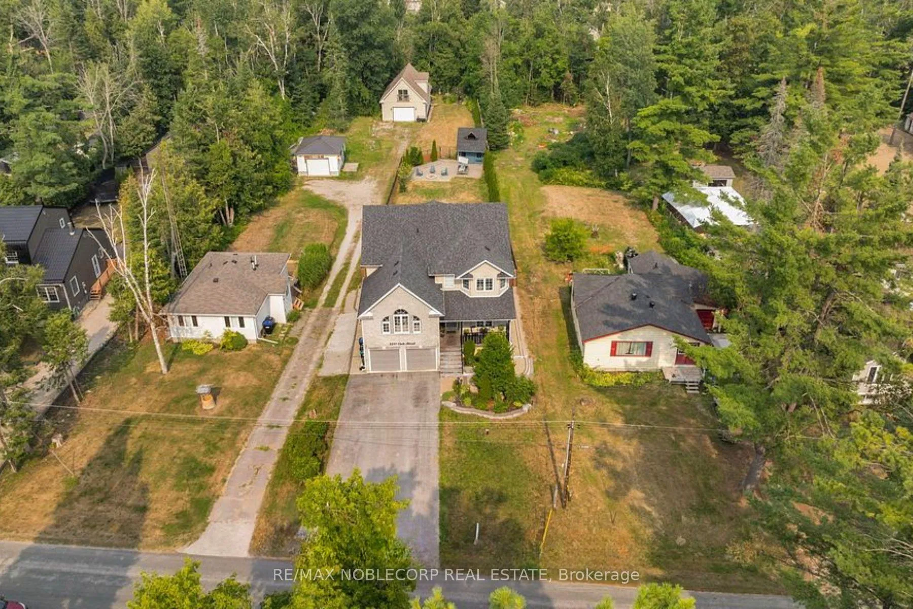 Photo 4 of 3211 Oak Street, Innisfil, Rural Innisfil — HOMEH
