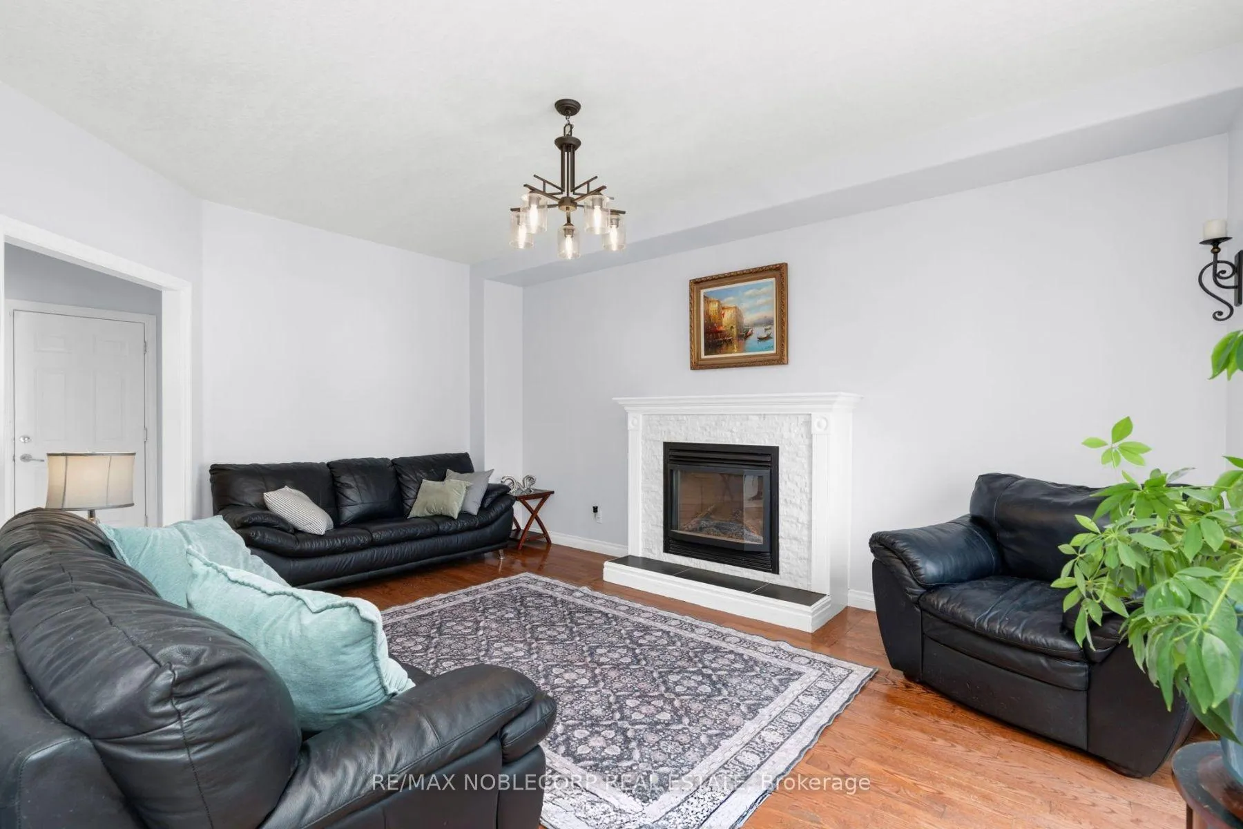 Photo 12 of 3211 Oak Street, Innisfil, Rural Innisfil — HOMEH