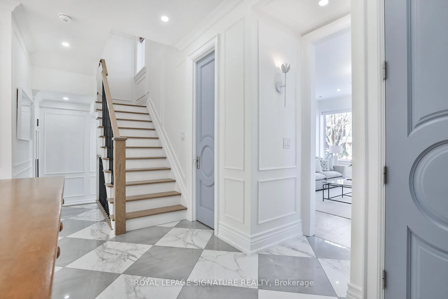 Photo 4 of 28 Belle Ayre Boulevard, Toronto, Mount Pleasant East — HOMEH