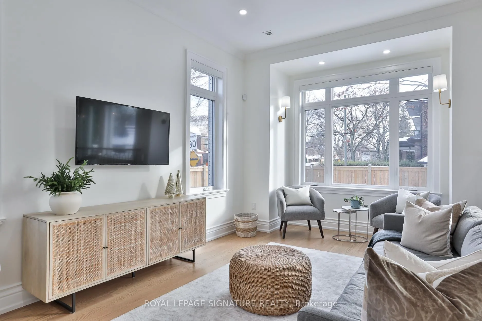 Photo 10 of 28 Belle Ayre Boulevard, Toronto, Mount Pleasant East — HOMEH